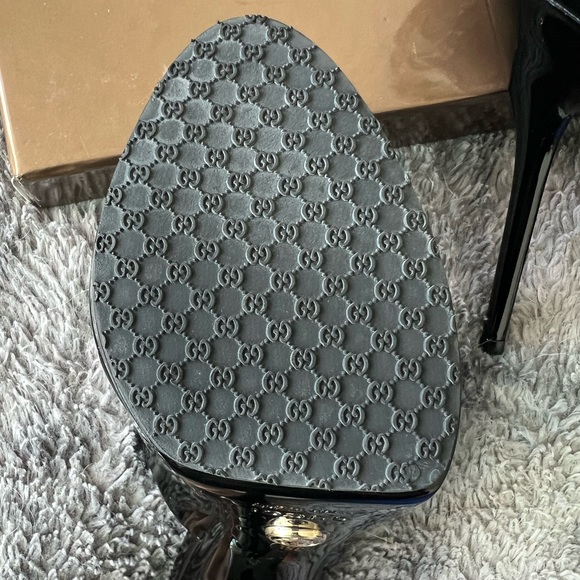 NEW Gucci Stiletto Mules Black Patent Leather Open Peep Toe Slides 35.5 - Picture 4 of 9